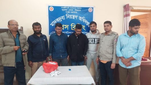 বরিশাল নগরীতে পৃথক স্থানে অভিযান চালিয়ে ইয়াবা-গাঁজাসহ আটক ৪