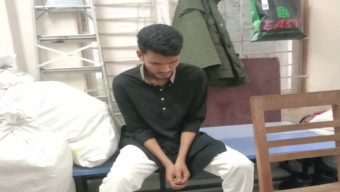 বরিশাল বিশ্ববিদ্যালয়ে দরজা ভেঙে ছাত্রলীগকর্মীকে ছাড়িয়ে নিল ‘সহকর্মীরা’!