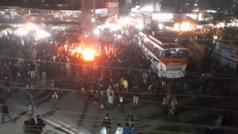 বরিশালে ভাড়া নিয়ে শ্রমিক-শিক্ষার্থী সংঘর্ষ, সব রুটে বাস বন্ধ