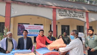 ব্রাইট লাইফ ভলান্টিয়ার্স কর্তৃক শীতবস্ত্র উপহার