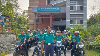 বরিশাল এয়ারপোর্ট থানা এলাকায় পুলিশ মহড়া  “আতঙ্কিত চোর ডাকাত মাদক ব্যবসায়ীরা”