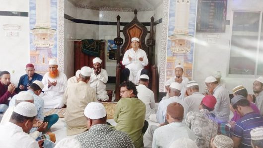 গৌরনদীতে মসজিদ উন্নয়নে কেন্দ্রীয় বিএনপি নেতার অনুদান