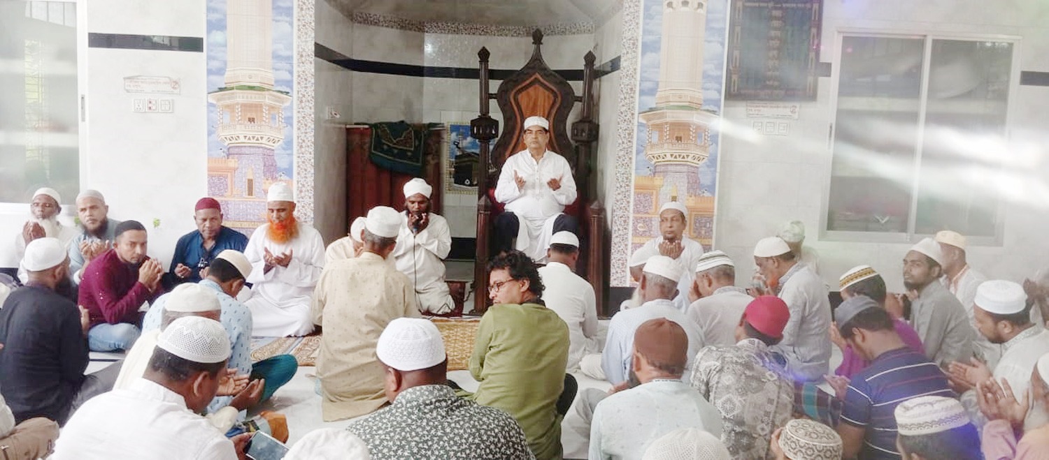 গৌরনদীতে মসজিদ উন্নয়নে কেন্দ্রীয় বিএনপি নেতার অনুদান