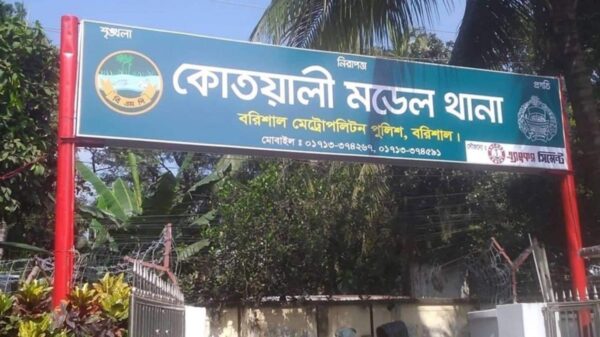  বরিশাল কোতয়ালী থানা থেকে আসামীর পলায়ন