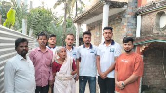 ফেসবুক খুঁজে দিলো নিখোঁজ বৃদ্ধার পরিবার