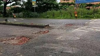 অব্যবস্থাপনায় বিপর্যস্ত সড়ক বরিশাল বিশ্ববিদ্যালয়ের সামনে বাড়ছে দুর্ঘটনার ঝুঁকি