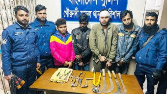 বরিশালে আটক চার ডাকাত সদস্যকে জেলহাজতে প্রেরণ