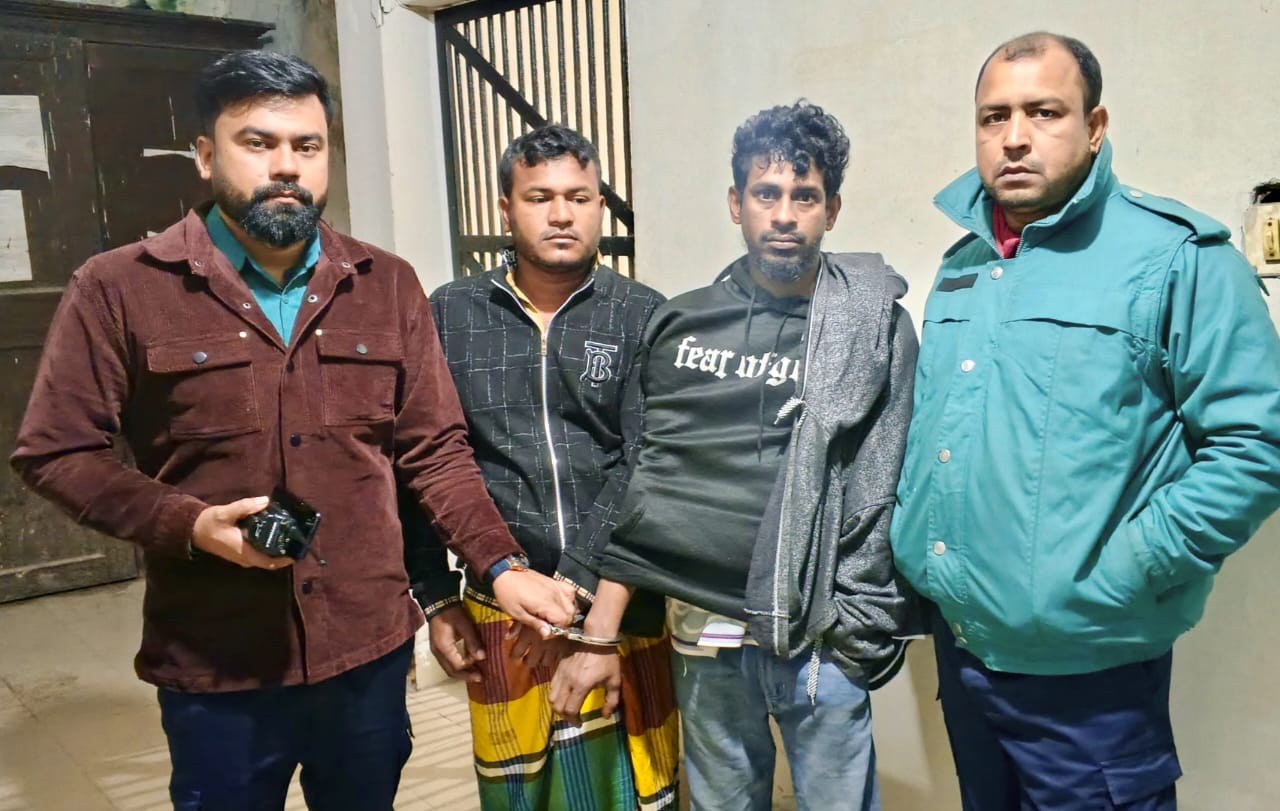 বরিশাল স্টিমারঘাট ফাড়ি পুলিশের সফল অভিযান ২ ওয়ারেন্টভুক্ত আসামি গ্রেফতার