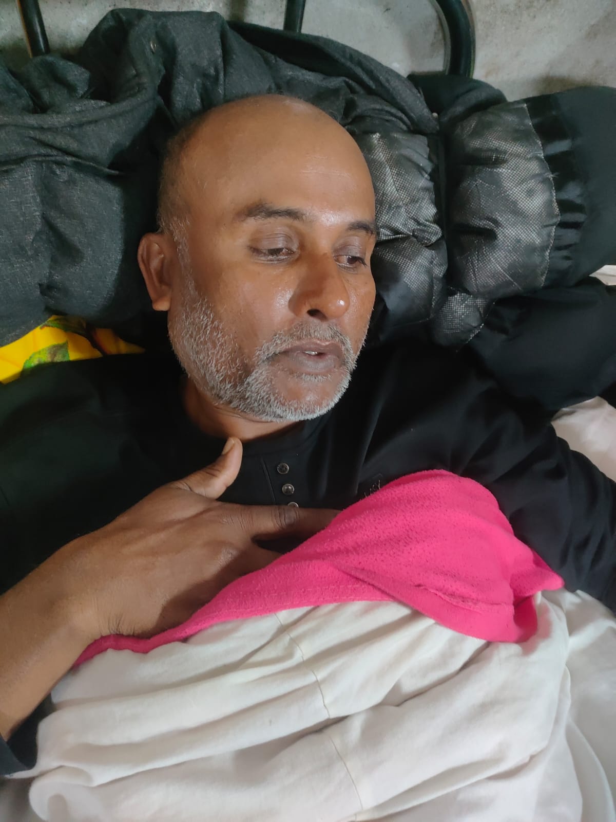 গুরুতর অসুস্থ সাংবাদিক আশরাফ সুমন সহকর্মীর আবেগঘন পোষ্ট