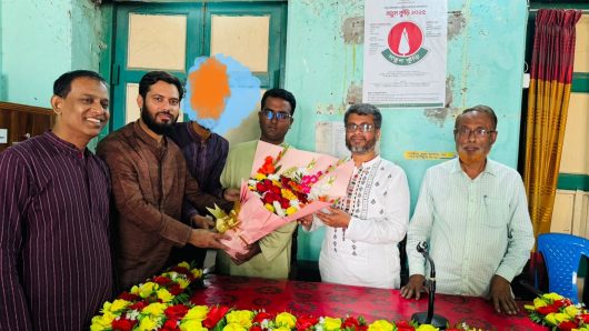 বরিশালে মাহবুবুর রহমানকে ফুলেল সংবর্ধনা দিলেন ছাত্রদল নেতা সাকিব আহমেদ