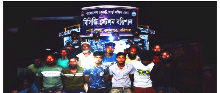 কীর্তনখোলায় গভীর রাতে যৌথ অভিযান: ড্রেজার ও ৪ বাল্কহেড জব্দ, ৩ লাখ টাকা জরিমানা
